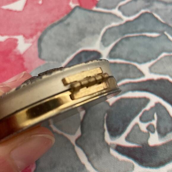 Vintage Pill Box Small trinket Keepsake Gold Tone - Picture 6 of 7